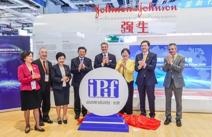 中国外商投资企业协会会长陈德铭，辉瑞普强大中华区主席兼总裁、辉瑞中国国家经理苗天祥， RDPAC执行委员会主席、西安杨森制药有限公司总裁安思嘉等出席启动仪式