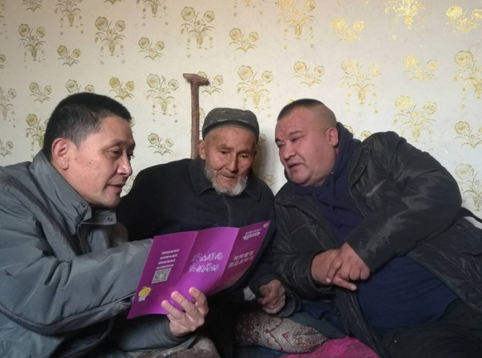 新疆药监局发放18000册宣传册惠及10余万农民