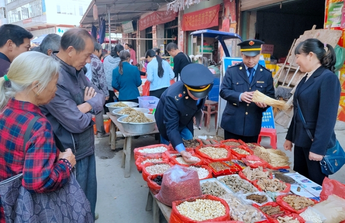江西于都突击检查农村集贸市场中药材质量 (2) - 复件(1)