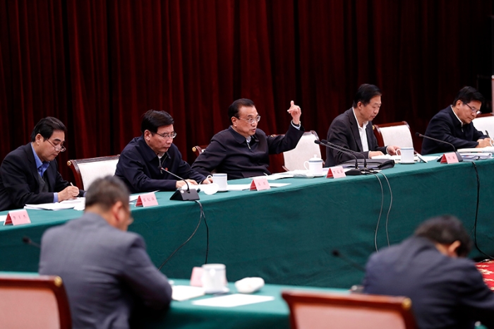 李克强主持召开部分省份经济形势和保障基本民生座谈会。