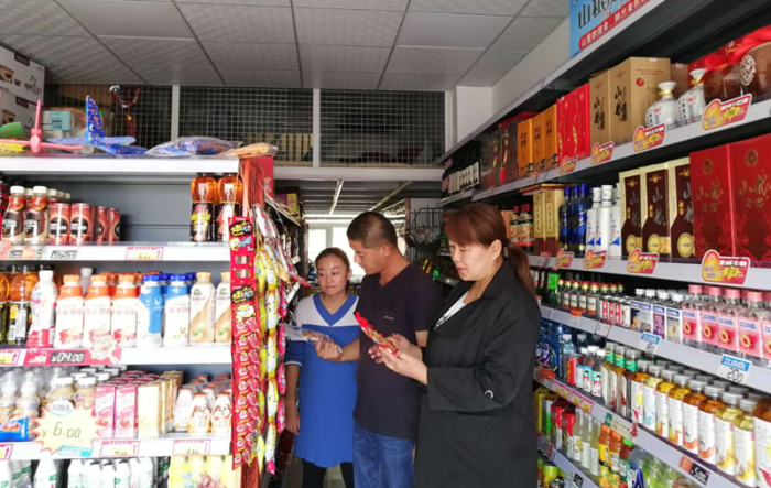 新疆鄯善县集中销毁价值3.4万元问题食品