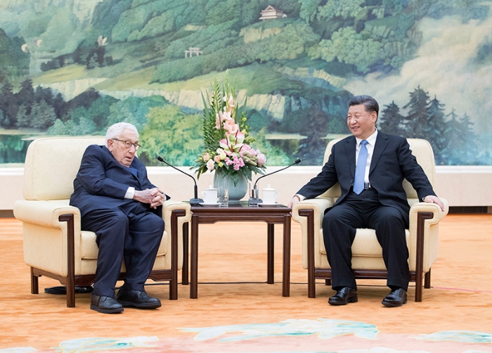 国家主席习近平在北京人民大会堂会见美国前国务卿基辛格