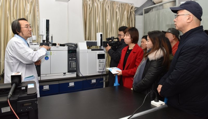 甘肃省药品监督管理局举办“全国安全用药月”实验室开放日活动