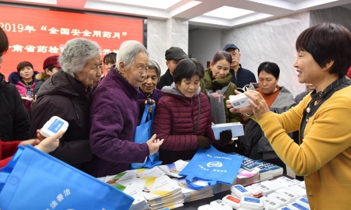 甘肃省药品监督管理局举办“全国安全用药月”实验室开放日活动