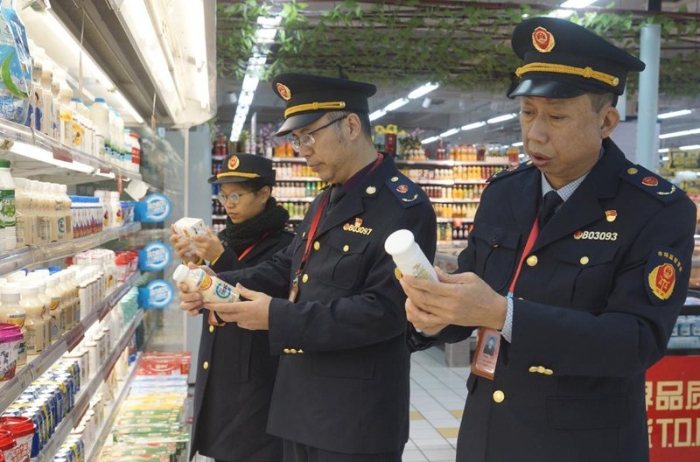 赣州市南康区强化商场超市食品安全监管