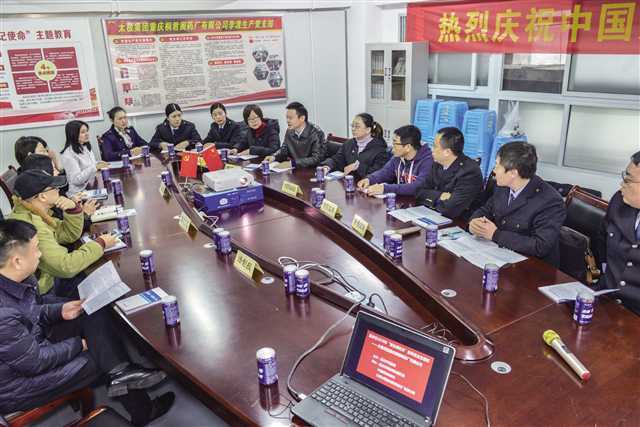重庆市药监局走进涪陵太极集团开展“两法”宣讲座谈