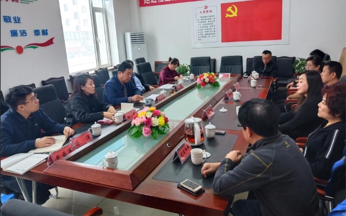 图为“两法”宣讲团、延边检查分局与药品流通企业负责人座谈了解培训需求。