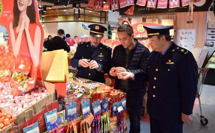 图为检查现场。梁丹 摄