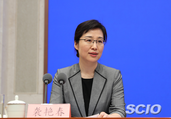 国新办新闻局副局长、新闻发言人袭艳春（焦非 摄）