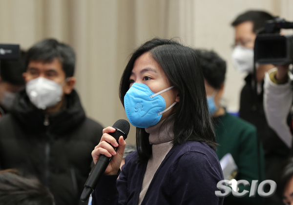 南方都市报记者提问（焦非 摄）