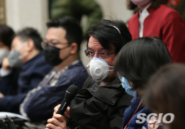 彭博新闻社记者提问（焦非 摄）