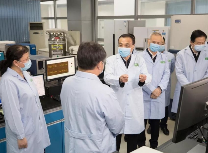 李克强考察中国医科院：早一天发现有效药，这个病毒就不可怕了