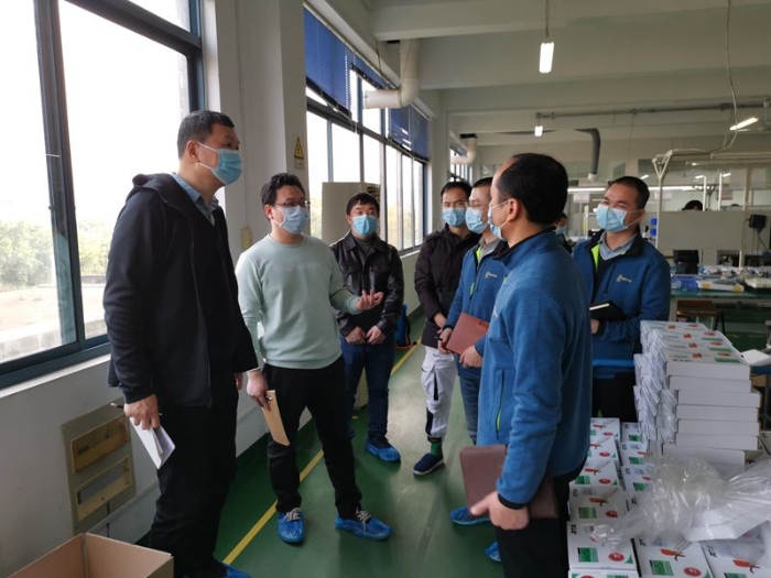 在桂林市啄木鸟医疗器械公司“红外额温仪”生产现场指导