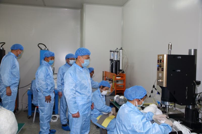 在桂林市德诚医疗器械公司指导医用防护口罩（N95）生产