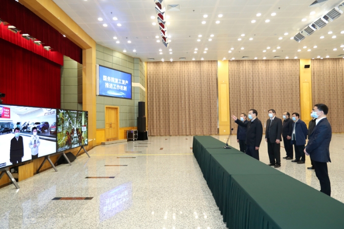 3李克强考察疫情防控与生活物资保障服务平台、国务院复工复产推进工作机制和宏观政策协调机制