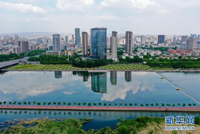 这是5月14日拍摄的山西省太原市虎峪河与汾河交汇处（无人机照片）。 新华社记者 曹阳 摄