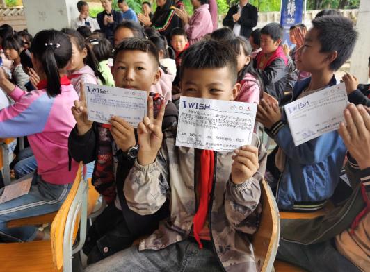 鹊落小学的孩子亮出自己的梦想