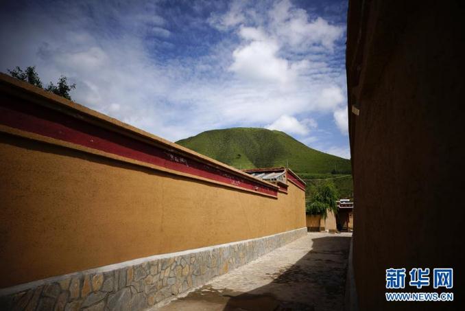 这是8月13日拍摄的甘肃省甘南藏族自治州卓尼县博峪村一景。新华社记者邢广利 摄