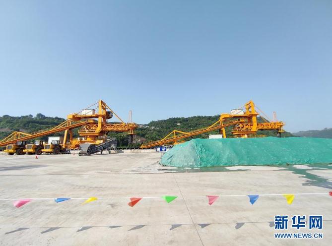 这是云南省昭通市水富港扩能工程中嘴作业区（8月10日摄）。 新华社记者 林碧锋 摄