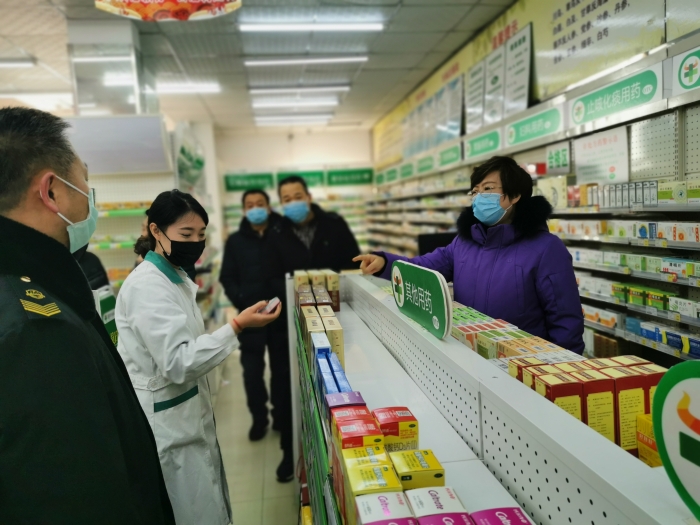 图1为吉林省药监局党组书记、局长刘宝芳带队开展疫情防控用药用械保质保供督导检查。