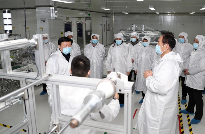 督导组一行在西安五环非织造材料有限公司检查医用防护口罩生产情况