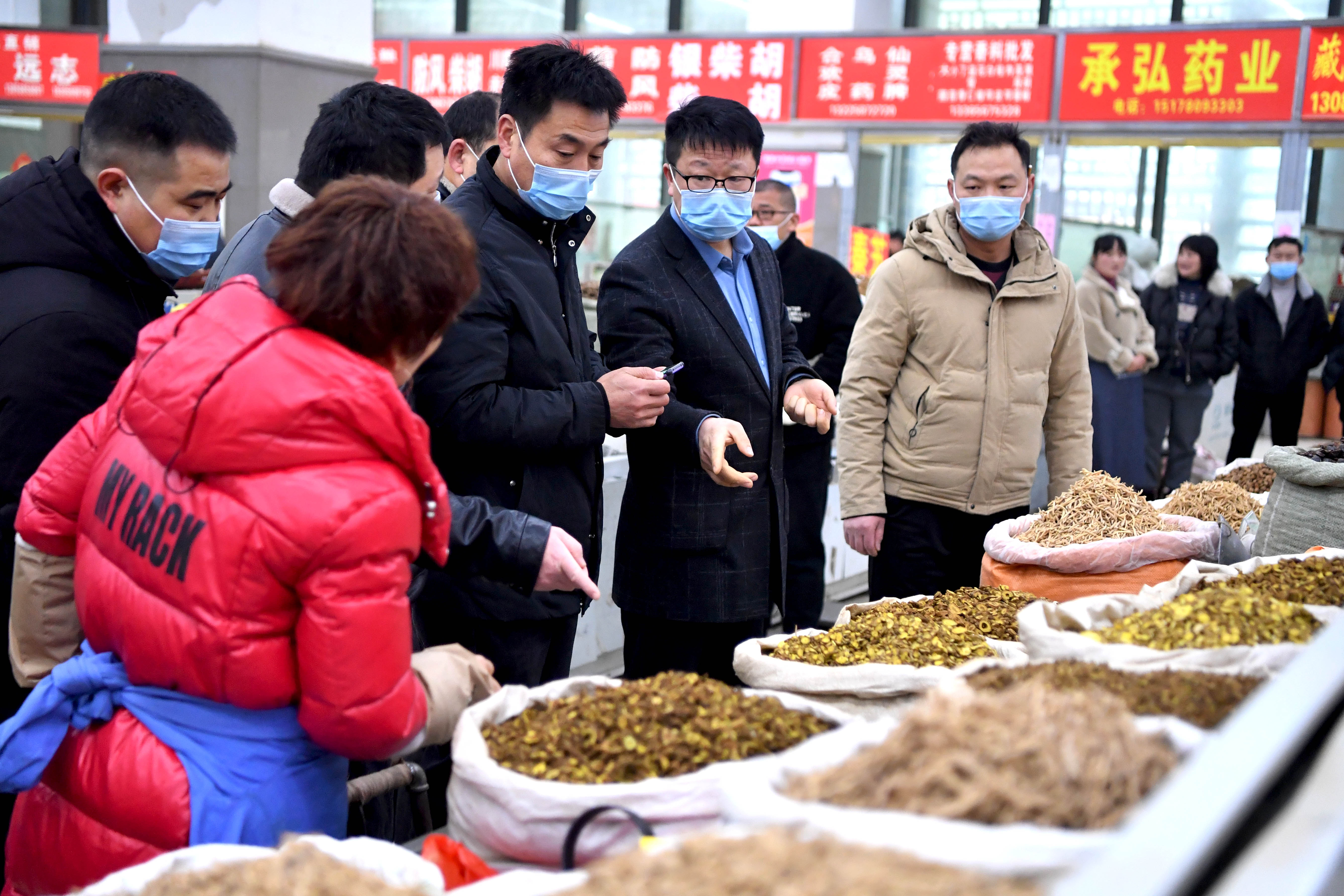 安徽亳州:新春药材市场交易活跃