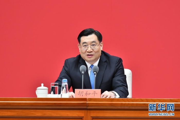 　3月23日，中共中央在北京举行新闻发布会，介绍中国共产党成立100周年庆祝活动有关情况，并答记者问。这是中宣部副部长、文化和旅游部部长胡和平在发布会上介绍有关情况。新华社记者 李鑫 摄