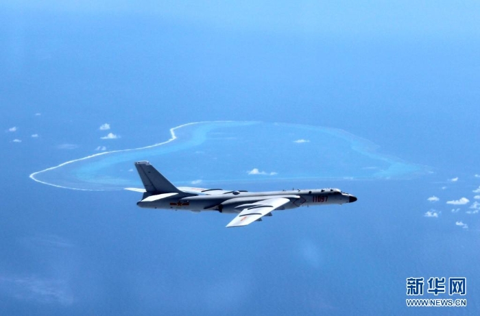 2016年7月中旬，中国空军出动轰－6K战机赴黄岩岛等岛礁附近空域巡航。新华社发（刘锐 摄）