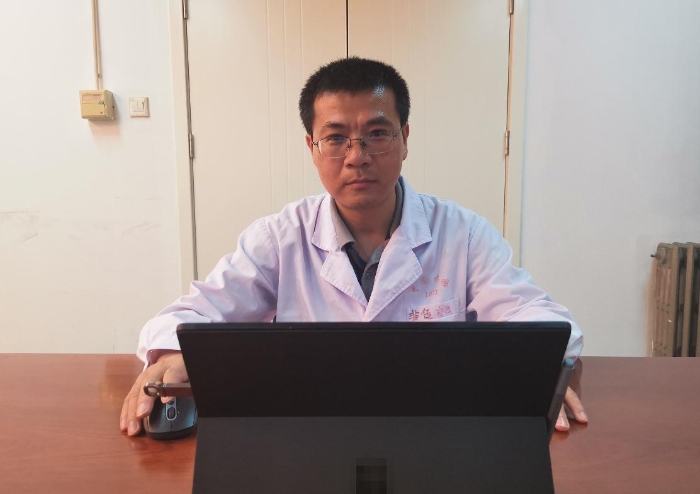 黄杰，国家医疗器械检查员，中国食品药品检定研究院体外诊断试剂检定所研究员，主要参与体外诊断试剂的质量体系核查工作。