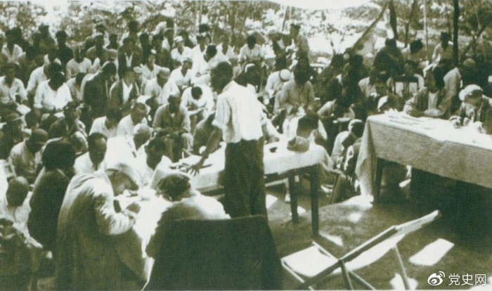 　1947年7月17日至9月13日，全国土地会议在河北西柏坡召开。刘少奇主持会议并在会上作报告。