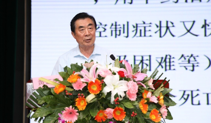 中国医药教育协会会长黄正明现场授课