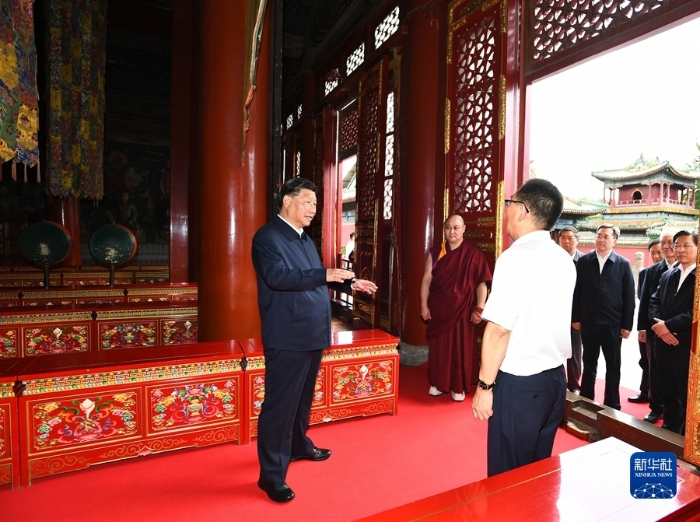 8月23日至24日，中共中央总书记、国家主席、中央军委主席习近平在河北省承德市考察。这是24日上午，习近平在普宁寺考察。新华社记者 谢环驰 摄