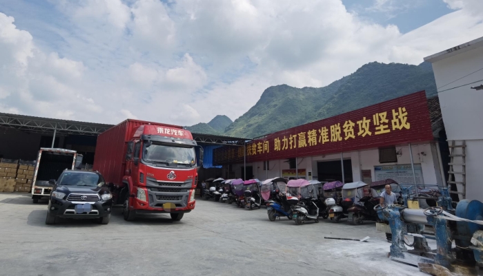 在就业扶贫车间生产的产品，即将运往钦州和深圳的港口，并转运到美国、德国。