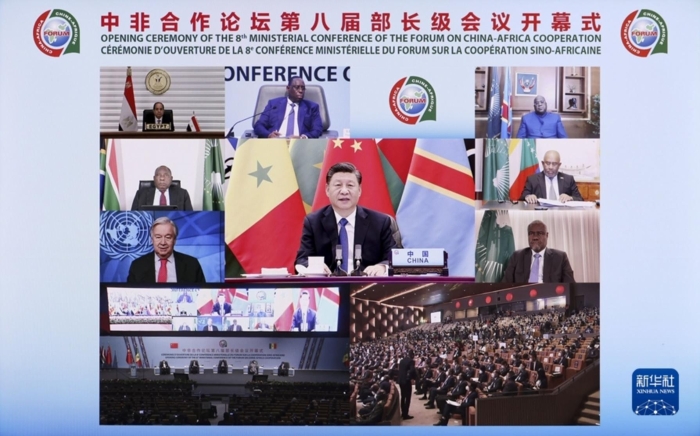 11月29日晚，国家主席习近平在北京以视频方式出席中非合作论坛第八届部长级会议开幕式并发表题为《同舟共济，继往开来，携手构建新时代中非命运共同体》的主旨演讲。新华社记者 刘彬 摄