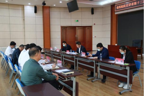 王铁寒在黑龙江省药检院调研医疗器械检测能力建设工作