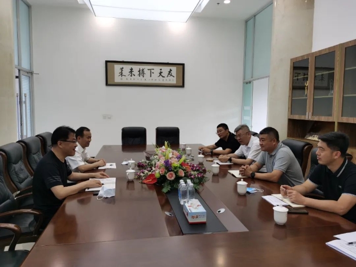 黑龙江省药监局党组成员、副局长王晓刚深入包联企业调研