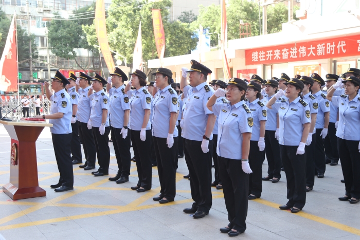 图为甘肃省市场监管系统行政执法制式服装着装仪式现场 (2)