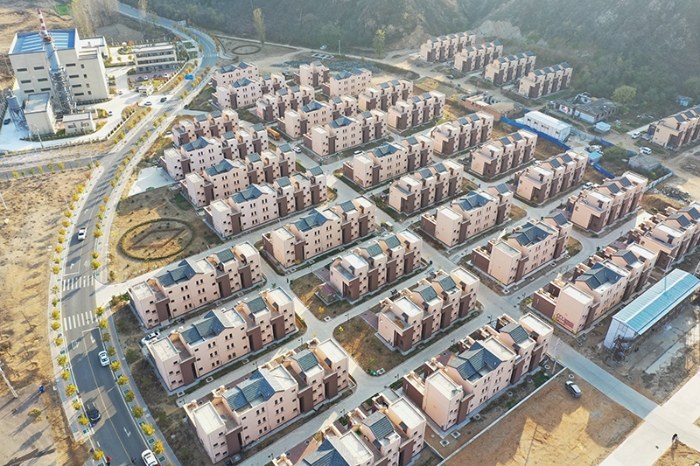 河北阜平县史家寨搬迁安置区（2020年10月29日摄，无人机照片）。新华社记者 朱旭东 摄