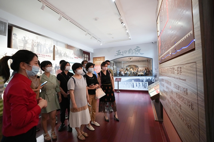 参观者在北大红楼内参观（2021年6月29日摄）。新华社记者 鞠焕宗 摄