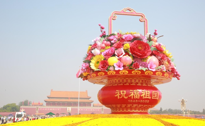 图为“祝福祖国”巨型花果篮。