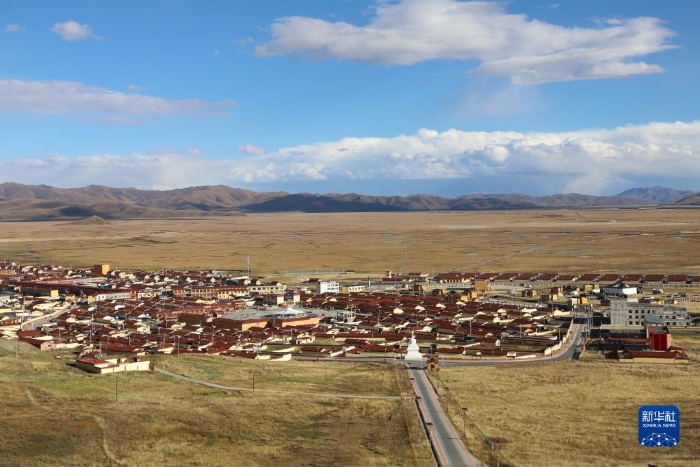这是10月19日拍摄的甘肃省甘南藏族自治州玛曲县沃特村。新华社发（旦知刀吉 摄）