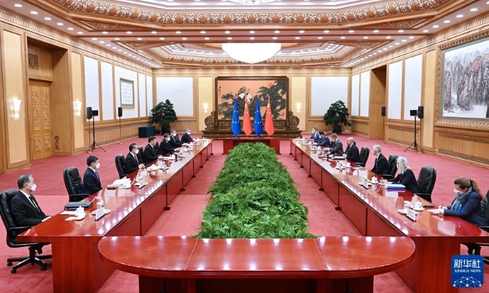 12月1日，国家主席习近平在北京人民大会堂同欧洲理事会主席米歇尔举行会谈。新华社记者张领摄