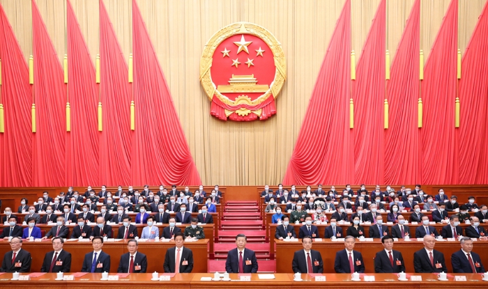 3月13日，第十四届全国人民代表大会第一次会议在北京人民大会堂闭幕。习近平等党和国家领导人在主席台就座。 新华社记者 黄敬文 摄