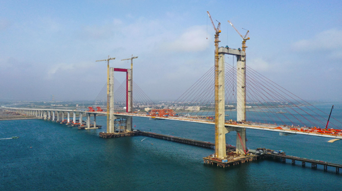 2021年1月25日拍摄的成功合龙的湛江调顺跨海大桥（无人机照片）。新华社记者 刘大伟 摄