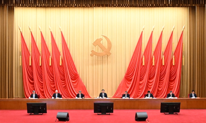 4月3日，学习贯彻习近平新时代中国特色社会主义思想主题教育工作会议在北京召开。中共中央总书记、国家主席、中央军委主席习近平出席会议并发表重要讲话。李强、赵乐际、王沪宁、蔡奇、丁薛祥、李希、韩正出席会议。新华社记者 谢环驰 摄