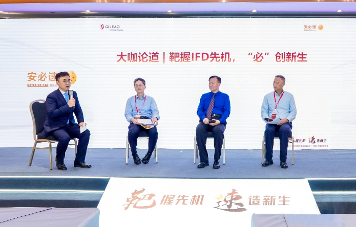 图为安必速®中国上市媒体发布会现场，王明贵教授（左二），徐英春教授（右二）、施毅教授（右一）参与圆桌讨论。