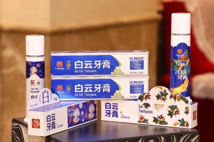 图为广药集团首秀的白云牙膏三大系列新品。