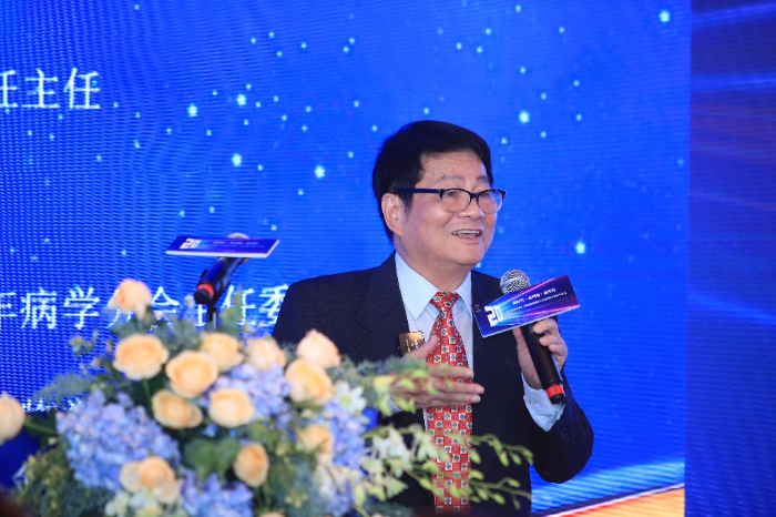 中国老年医学学会副会长黎健分享发言