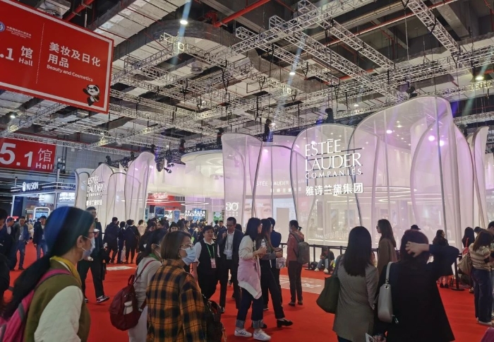 雅诗兰黛展台