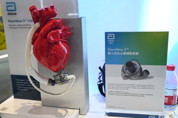 图为专为晚期心力衰竭患者设计的雅培HeartMate 3™左心室辅助系统。